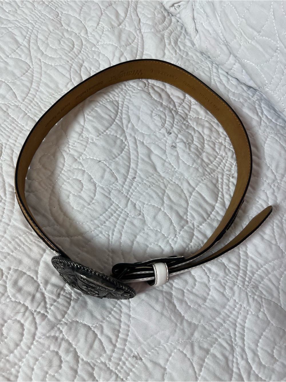 Wrangler White and Tan Western Belt with Ornate Silver Buckle - Picture 6 of 9